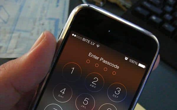 5 THINGS YOU PROBABLY NEVER KNEW YOUR MOBILE PHONE COULD DO 1 Research Discovery: Smartphone Pins Revealed by Camera and Microphone