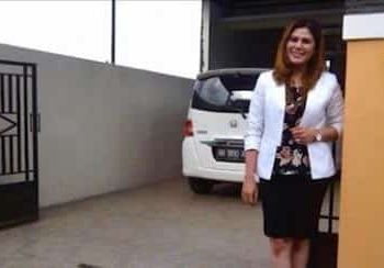 Woman offers herself for marriage as incentive to anyone who buys her house